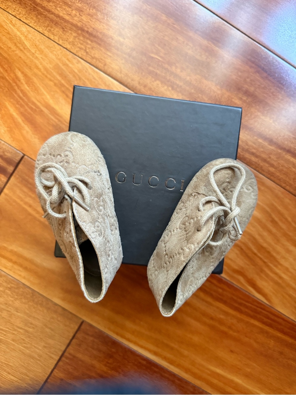 Gucci Tan Suede Infant Lace-Up Shoes with box